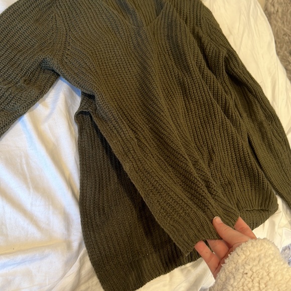 Planet Gold Army green sweater with cut-out in the front - Picture 3 of 4